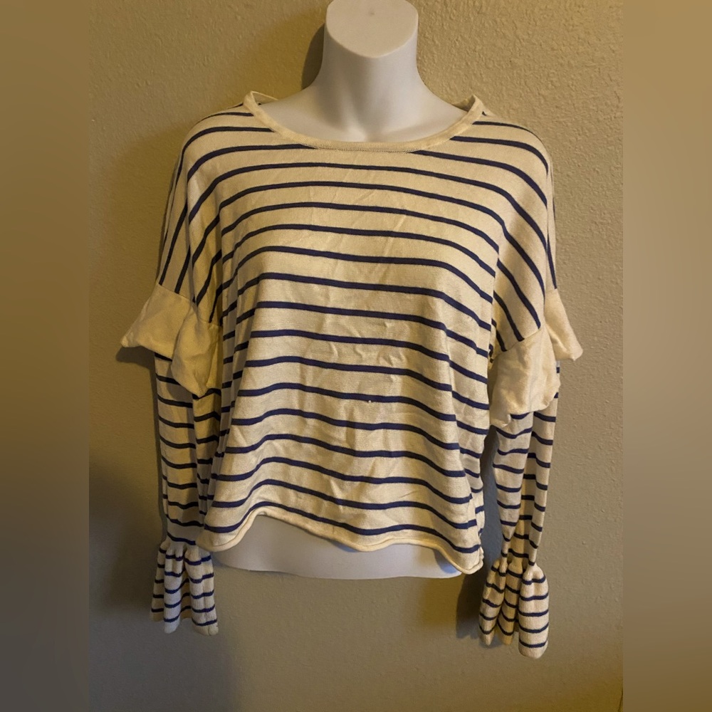 Beautiful crop top with ruffles